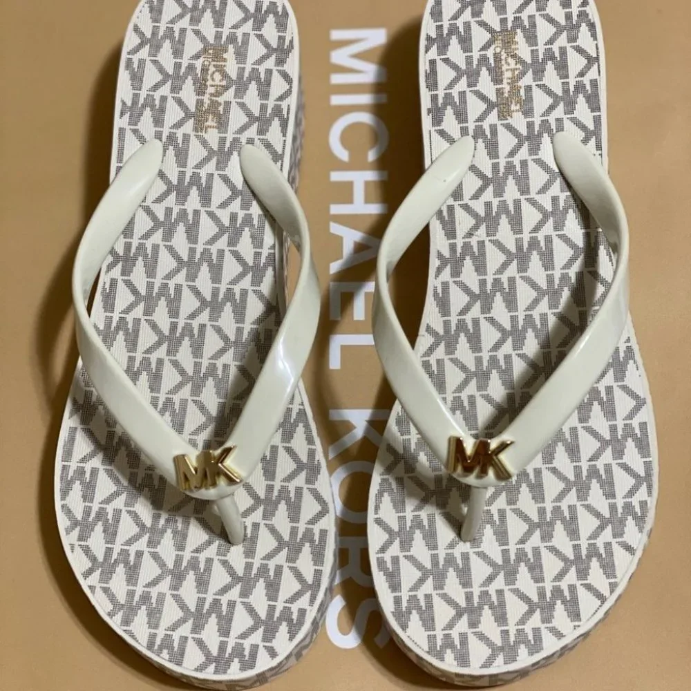 Michael Kors Flip Flop slipper  -Vanilla - Picture 3 of 13